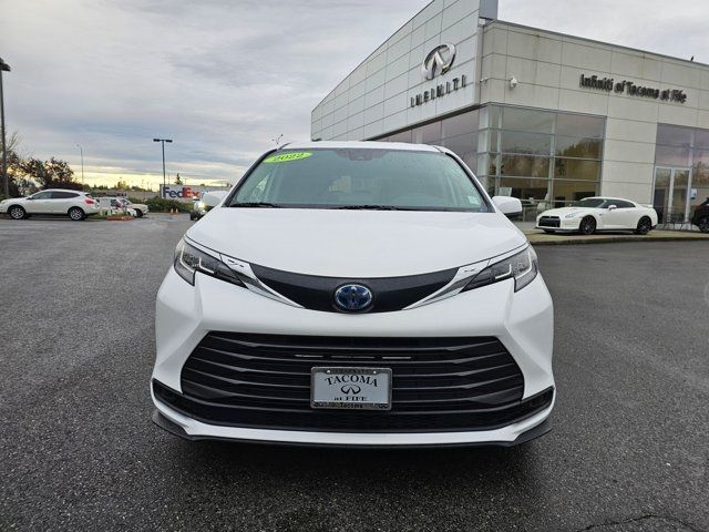 2022 Toyota Sienna LE