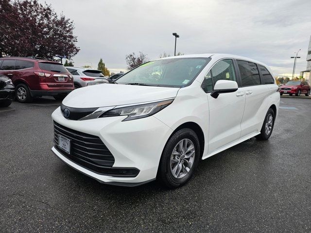 2022 Toyota Sienna LE