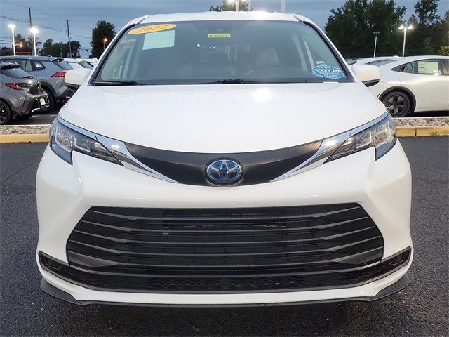 2022 Toyota Sienna LE