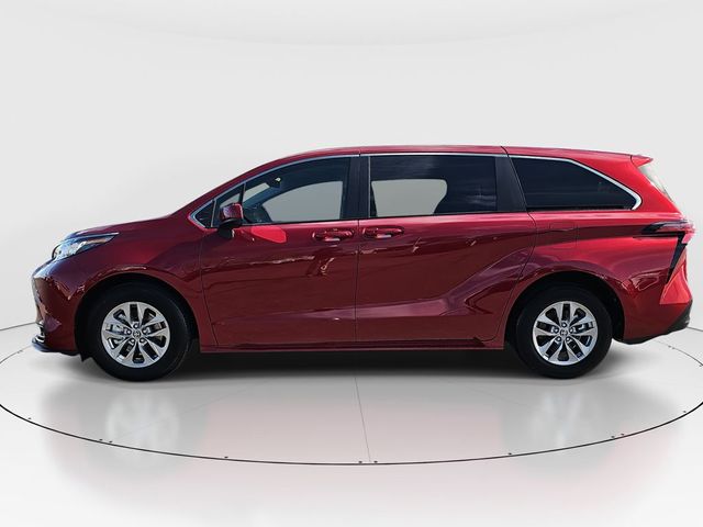 2022 Toyota Sienna LE