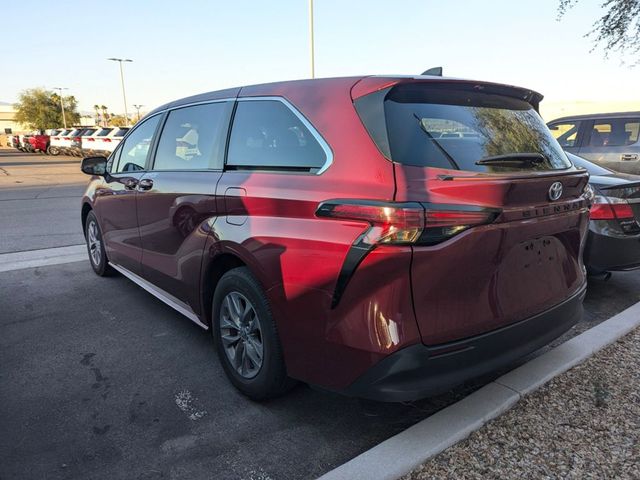 2022 Toyota Sienna LE