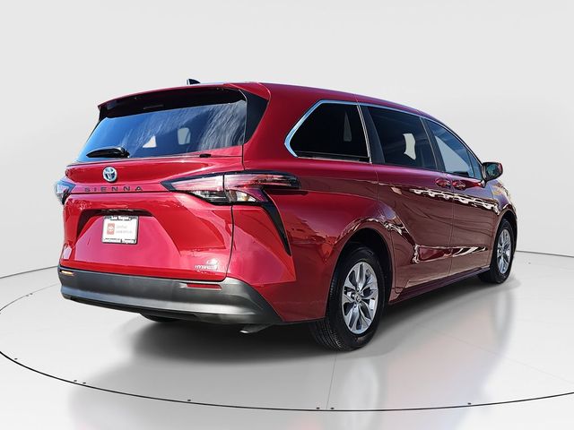 2022 Toyota Sienna LE