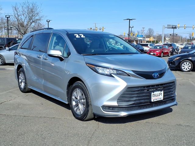 2022 Toyota Sienna LE