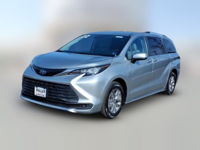 2022 Toyota Sienna LE