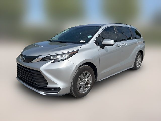 2022 Toyota Sienna LE