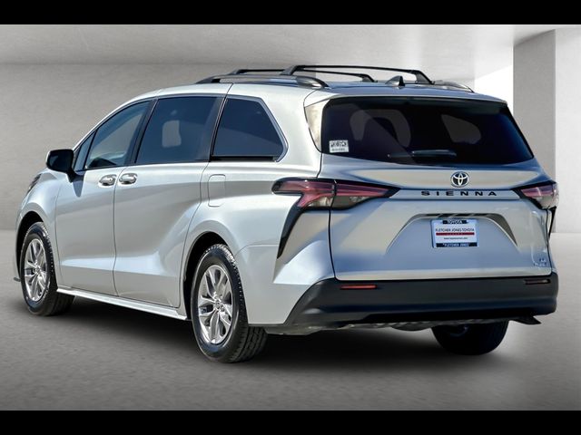 2022 Toyota Sienna LE