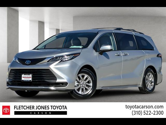 2022 Toyota Sienna LE