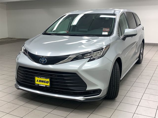 2022 Toyota Sienna LE