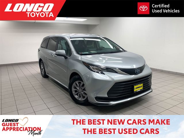 2022 Toyota Sienna LE