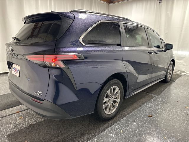 2022 Toyota Sienna LE