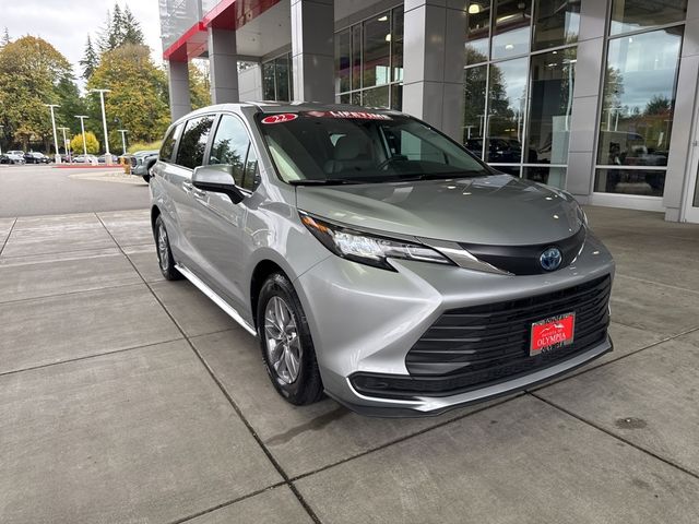 2022 Toyota Sienna LE