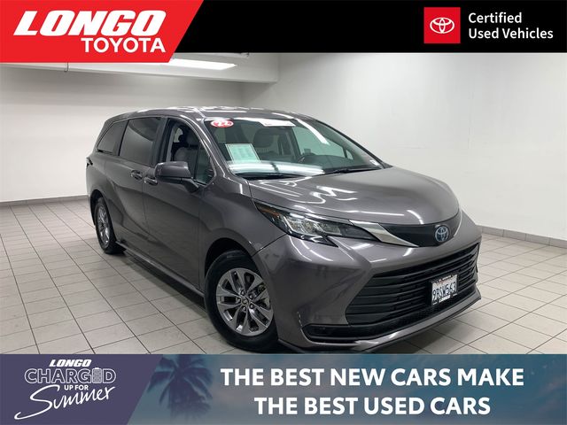 2022 Toyota Sienna LE