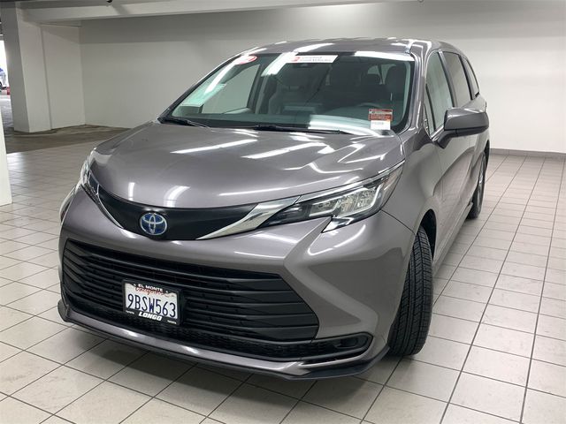 2022 Toyota Sienna LE