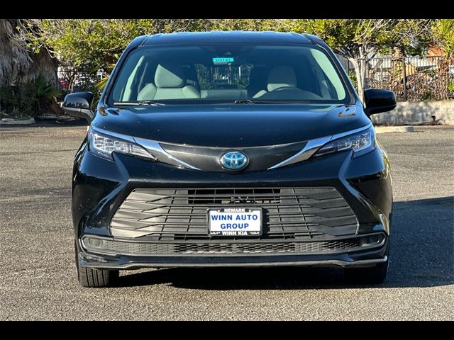 2022 Toyota Sienna LE