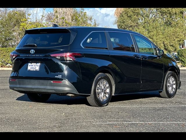 2022 Toyota Sienna LE