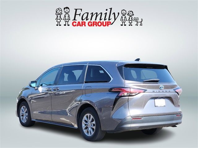 2022 Toyota Sienna LE