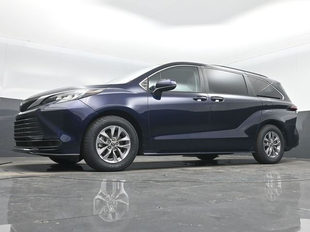 2022 Toyota Sienna LE