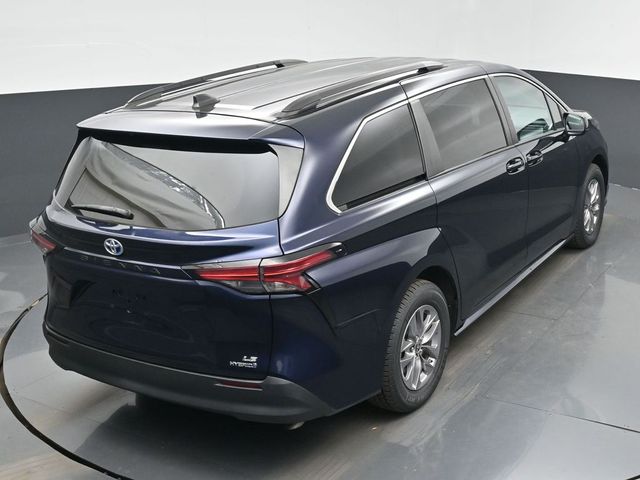 2022 Toyota Sienna LE