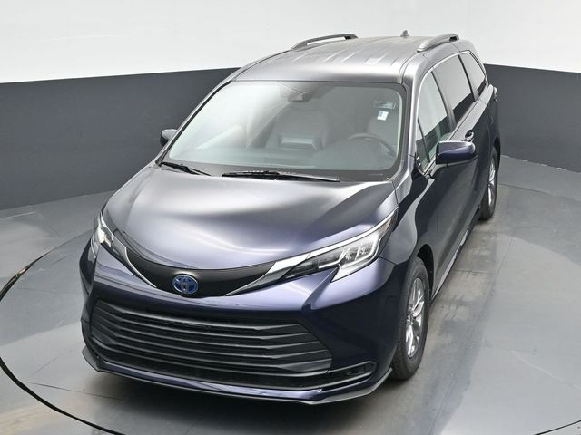 2022 Toyota Sienna LE