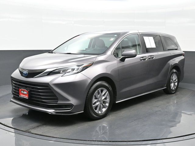 2022 Toyota Sienna LE