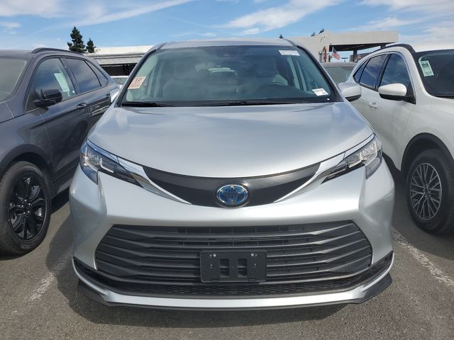 2022 Toyota Sienna LE