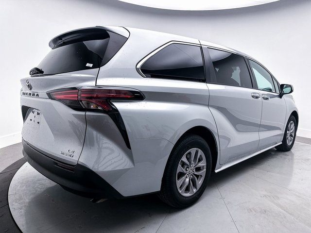 2022 Toyota Sienna LE