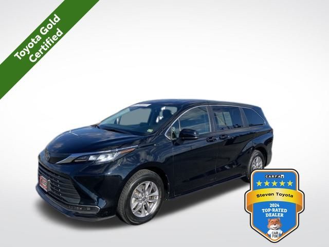 2022 Toyota Sienna LE