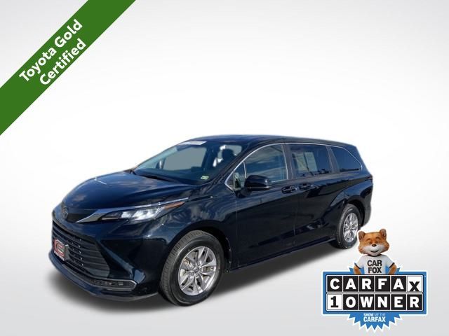 2022 Toyota Sienna LE