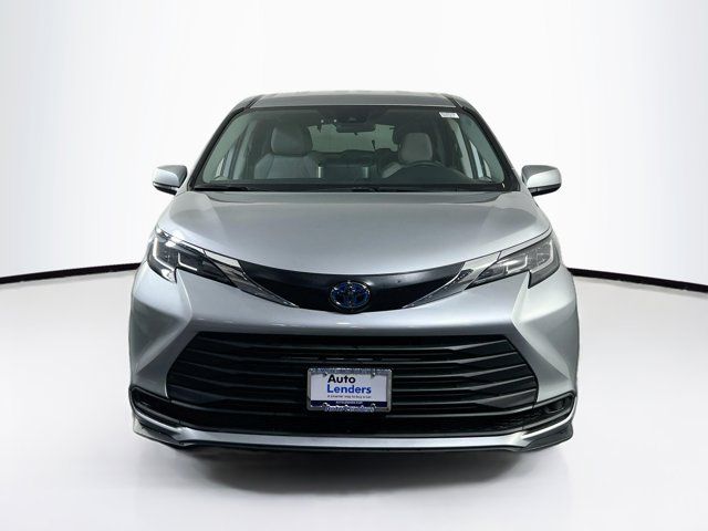 2022 Toyota Sienna LE