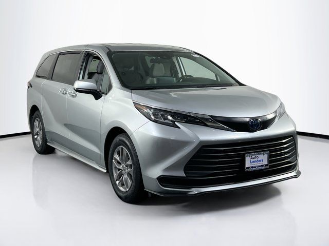 2022 Toyota Sienna LE