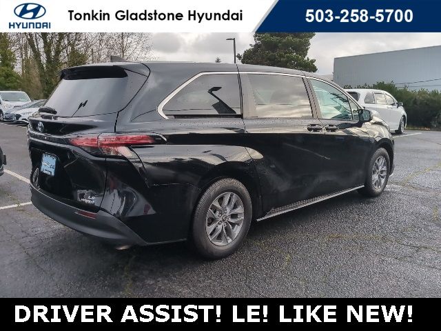 2022 Toyota Sienna LE