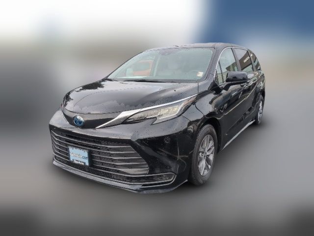 2022 Toyota Sienna LE