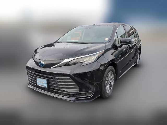 2022 Toyota Sienna LE