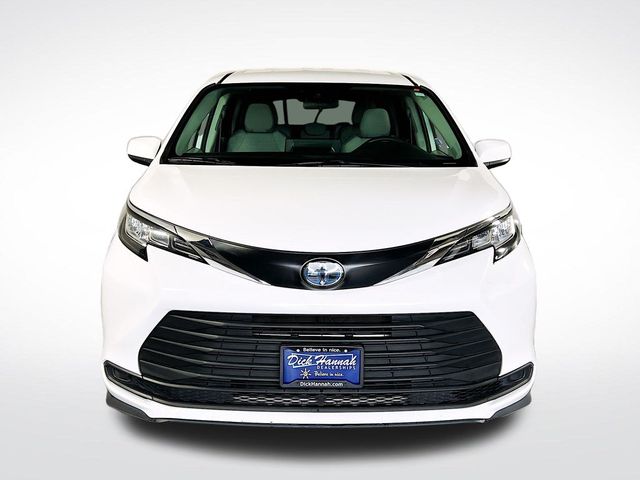 2022 Toyota Sienna LE