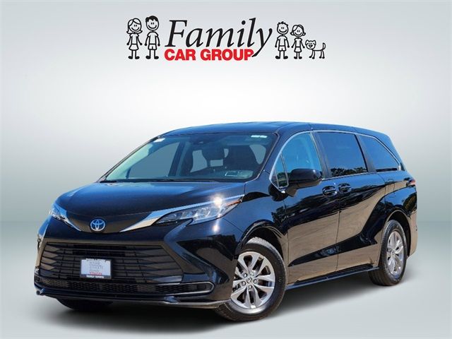 2022 Toyota Sienna LE