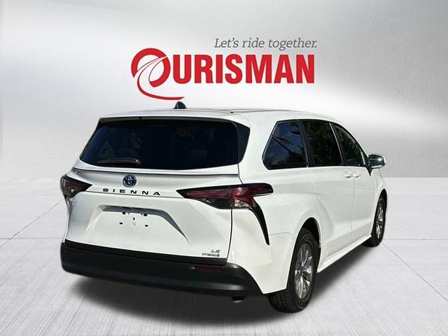 2022 Toyota Sienna LE