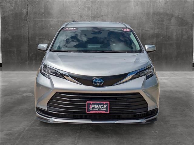 2022 Toyota Sienna LE