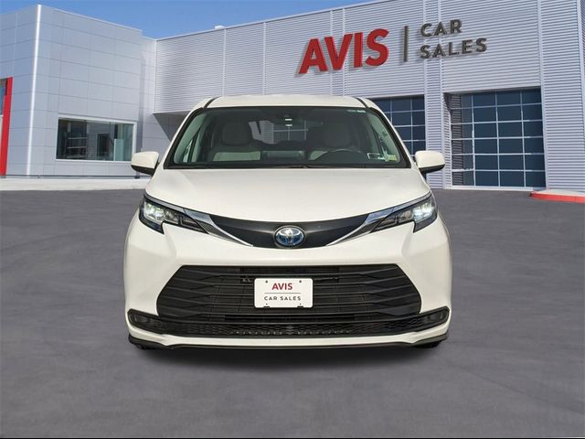 2022 Toyota Sienna LE