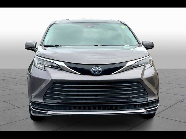 2022 Toyota Sienna LE