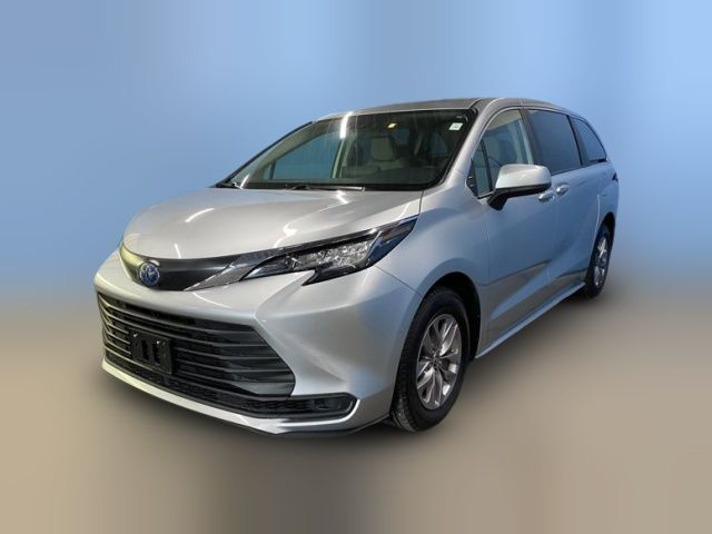2022 Toyota Sienna LE