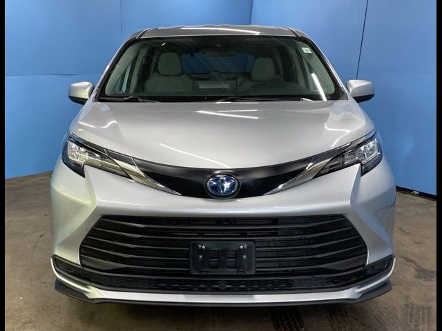 2022 Toyota Sienna LE