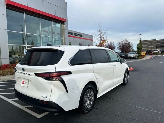 2022 Toyota Sienna LE