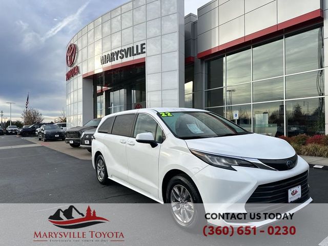 2022 Toyota Sienna LE