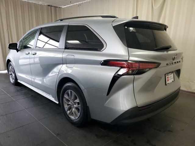 2022 Toyota Sienna LE