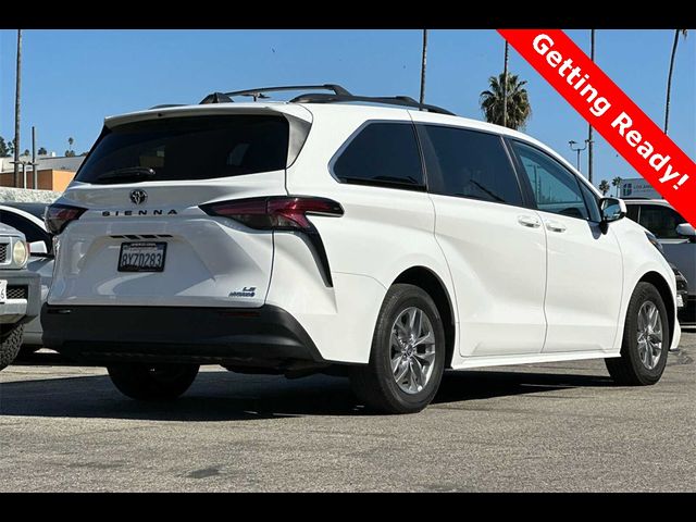 2022 Toyota Sienna LE