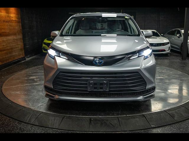 2022 Toyota Sienna LE