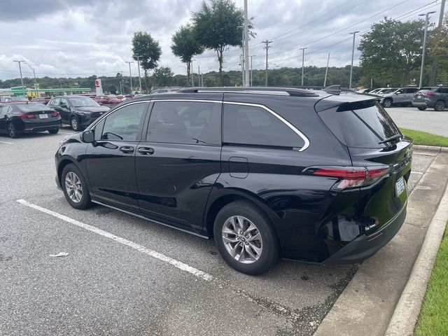 2022 Toyota Sienna LE