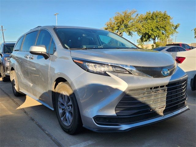 2022 Toyota Sienna LE