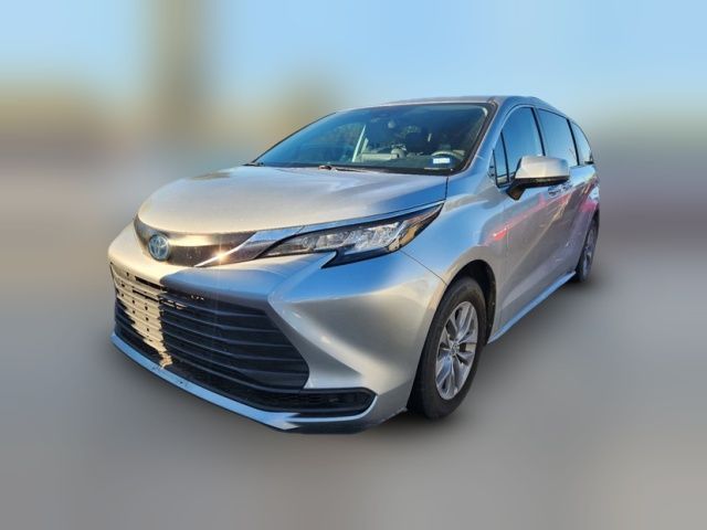 2022 Toyota Sienna LE