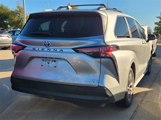 2022 Toyota Sienna LE